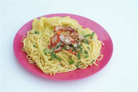 Stir Fried Yellow Noodle With Pork And Vegetables On Dish Stock Image Image Of Chinese Meal