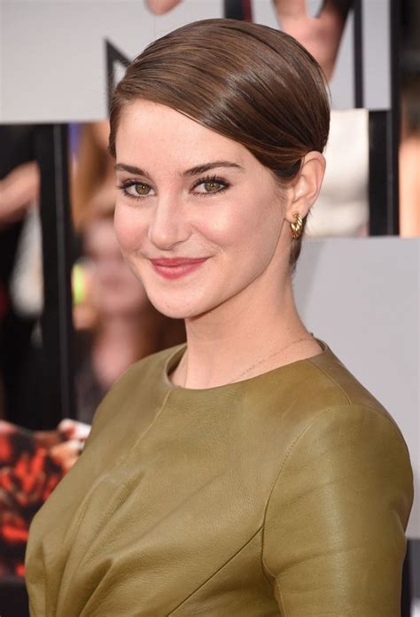 Shailene Woodley Wore Her Short Hair Sleek With A Side Part During The