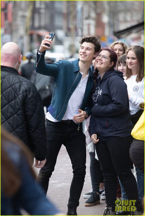 Shawn Mendes Poses With Fans In Amsterdam Photo 4252005 Pictures
