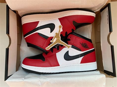 Air Jordan 1 Mid Gs Chicago Black Toe Town