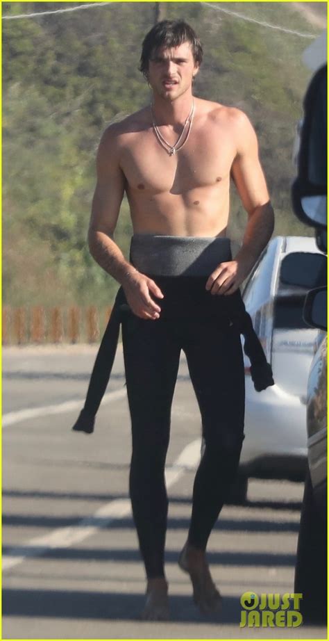 Jacob Elordi Bares His Abs After Surf Session In Malibu Photo 4495887