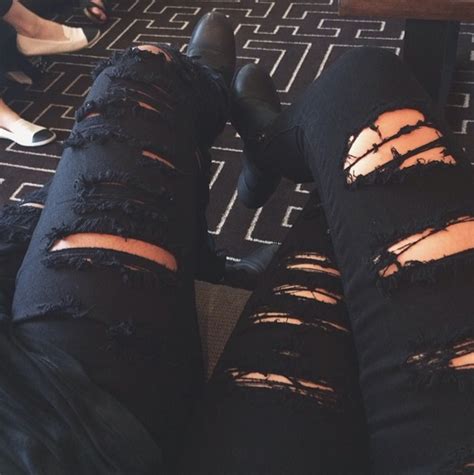 pin by Ꭰαℓℓια ♡ on f a l l w i n t e r fashion clothes ripped jeans outfit