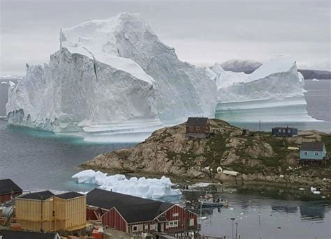 Six Kilometre Long Iceberg Breaks Off From Greenland Glacier The Star