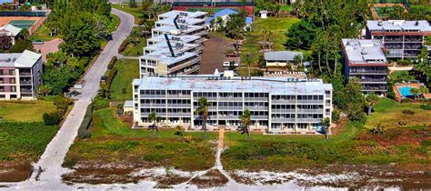 Guests can use a whole range of services: Sanibel Surfside - Sanibel Condo Guide