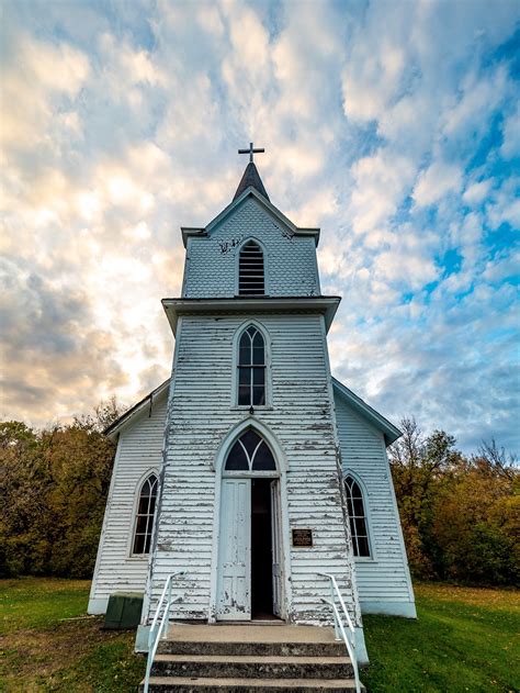 Small abandoned church in rural North Dakota : urbanexploration