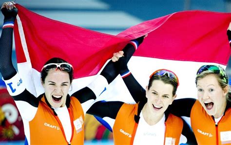 foto s feest bij team nederland na dubbel goud bij ploegenachtervolging metro olympische