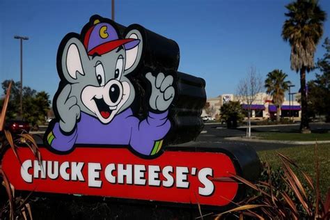 Chuck E Cheese The 43 Year Old Restaurant Chain That Got Its Start