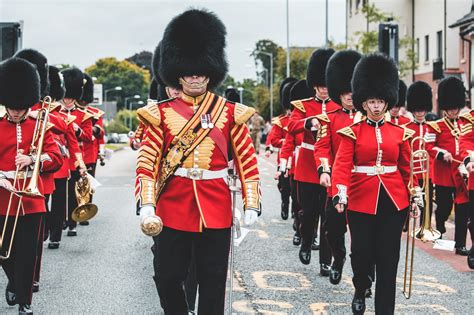 Pin By Kevin L On British Grenadiers Queens Guard Popular Guard