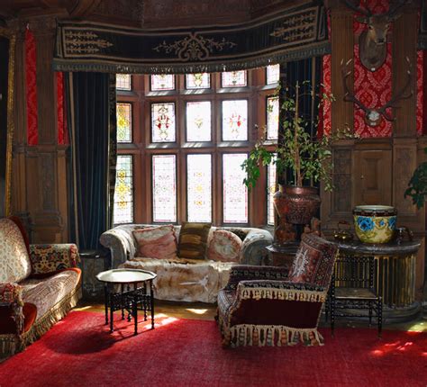 21 Living Rooms With Antique Furniture Home Stratosphere