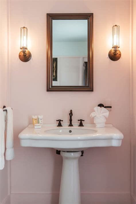 Browse bathroom designs and decorating ideas. 9 Modern (& Sophisticated) Pink Bathrooms | Apartment Therapy