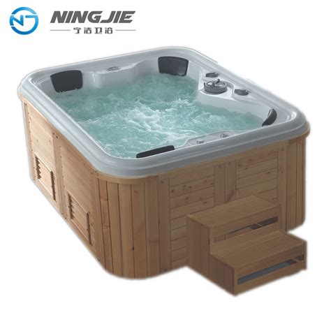 China Luxury Outdoor Massage Spa Tub Sanitary Ware Hot Tub 713a
