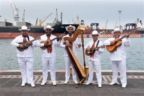 Jarocho Grupo Nematatlín Y Ballet Folklórico Del Puerto De Veracruz