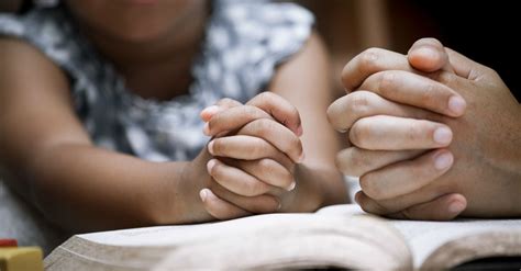 Oración De Una Madre Pidiendo Ayuda En La Crianza De Los Hijos