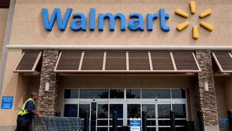 Wal Mart Steps Up Competition For Holiday Shopping