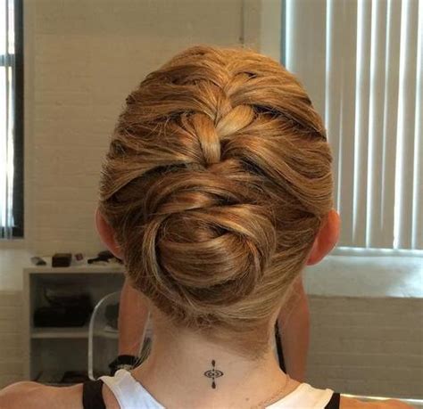 A buzz cut is any of a variety of short hairstyles usually designed with electric clippers. 40 Best Sporty Hairstyles for Workout - The Right Hairstyles