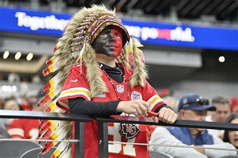 Nfl Media Outlets Falsely Accuse Young Chiefs Fan Of Wearing Blackface