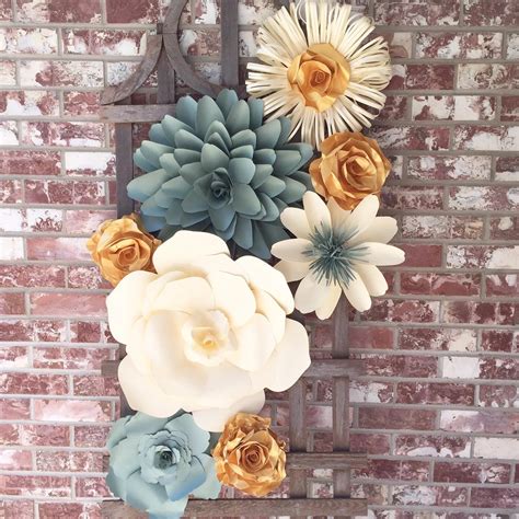 10 Wall Flower Decoration Ideas