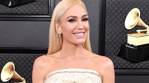 The 12 Beauty Product Used To Get Gwen Stefanis Grammys Hairhellogiggles
