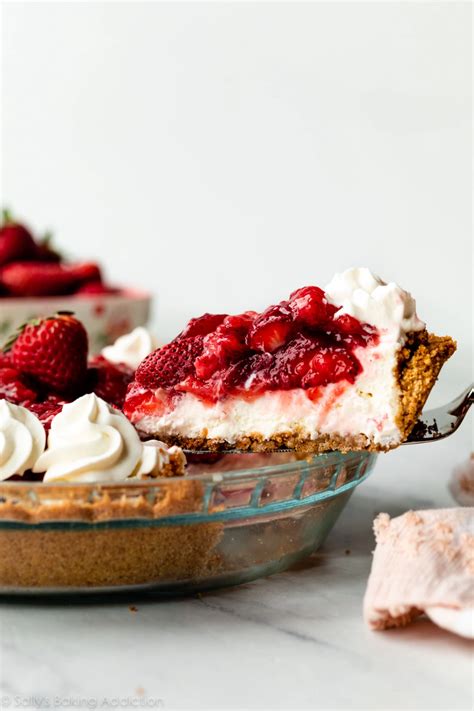 This Fresh Strawberry Cream Cheese Pie Includes A Buttery And Crunchy Graham Cracker Crust Mou