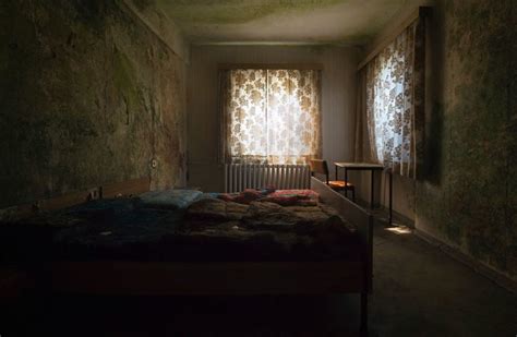 15 Photos Of Abandoned Bedrooms I Found While Exploring Petapixel