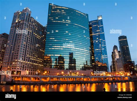 Chicago Usa Skyline View Along Chicago River Stock Photo Alamy