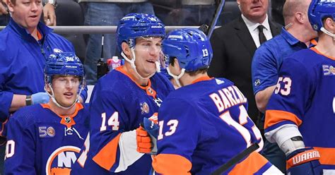 Reviewing The Islanders Opening Night Roster The Hockey News New York