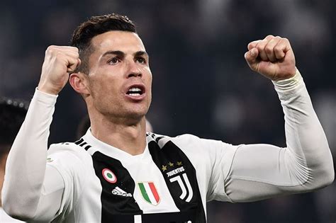 After winning the nations league title, cristiano ronaldo was the first player in history to conquer 10 uefa trophies. Juventus se recrea ante el Frosinone con Cristiano Ronaldo ...