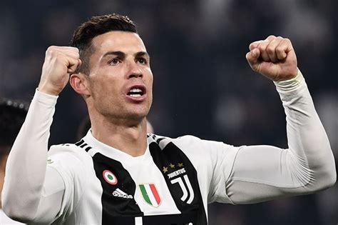 At goal during a match. Juventus se recrea ante el Frosinone con Cristiano Ronaldo ...