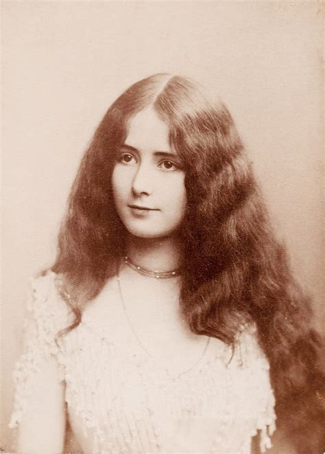 Extraordinary Portraits Of A Very Young Evelyn Nesbit Taken By Rudolf Eickemeyer In The Early