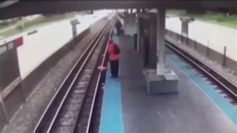Video Appears To Show Woman Killed On Cta Tracks Was Not Helped Despite People On Platform Wgn Tv