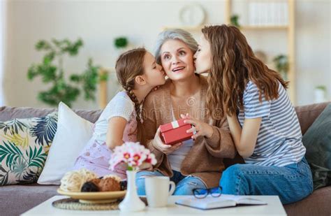 ¡día De La Madre Tres Generaciones De Madre Familiar Abuela E Hija