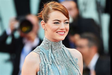 Emma Stone Wore A Dont Grab My Pussy Bow To Show Her Support For Hi