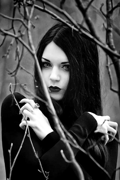 Pin By Dayana Abal On Beautiful Goth Gothic Photography Goth Dark Beauty