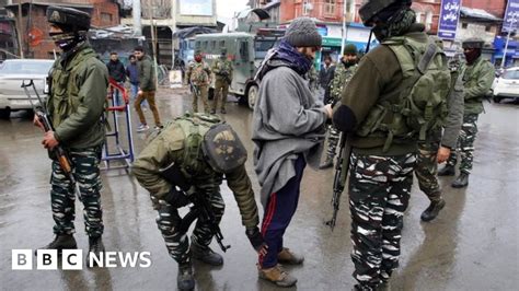 indian administered kashmir attack 18 killed in suicide attack bbc news