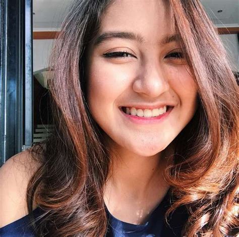 Check spelling or type a new query. 34 Koleksi Potret Artis Perempuan Tercantik Kualitas ...