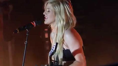 Ellie goulding burn 14496 gifs. Ellie Goulding - Burn LIVE HD (2014) Boulevard Pool Las ...
