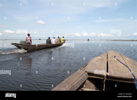 African Wooden Canoe Hi Res Stock Photography And Images Alamy