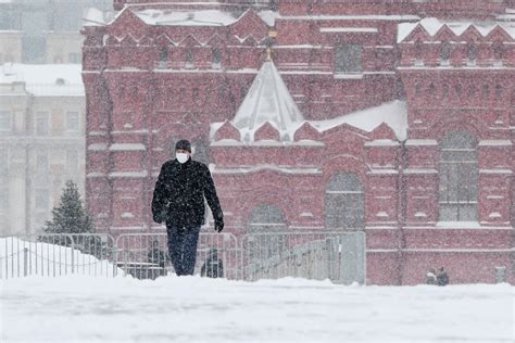 First Snowstorm Of 2021 Blankets Moscow In Real Russian Winter The