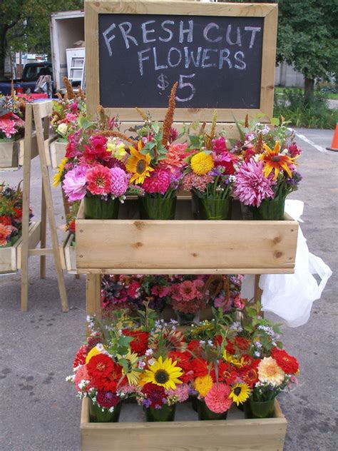 25 Awesome Farm Stand Ideas Bardolph News Farmers Market Flowers