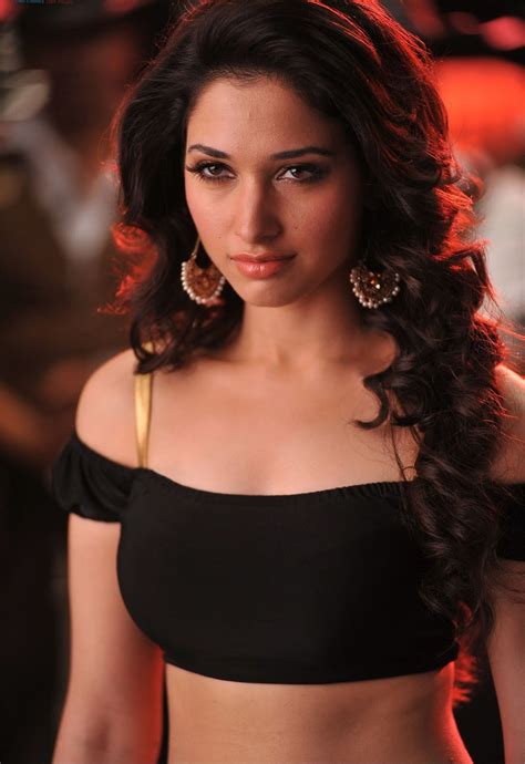 High Quality Bollywood Celebrity Pictures Tamanna Bhatia Super Sexy Navel Show In Telugu Movie