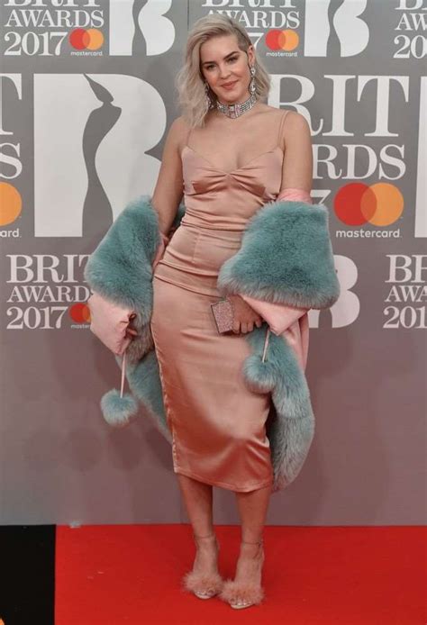 The essex girl, who lives in east london, was spotted by elton john's management company and is developing her sound. Anne Marie Birthday, Real Name, Age, Weight, Height ...