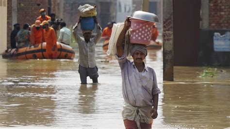 News Updates From Ht Heavy Rain In Up Flood Alert Issued In Many Districts And All The Latest