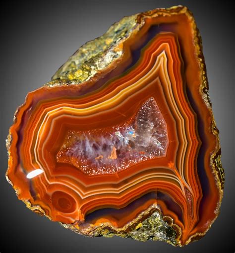 Pin By Pinner On Agates Minerals Crystals And Gemstones Minerals