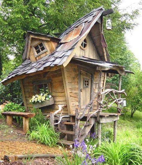 la maison de la sorcière | Cabane jardin, Cabane bois, Abri de jardin