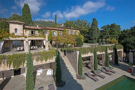 Tour Brigitte Bardots Former Country House In The South