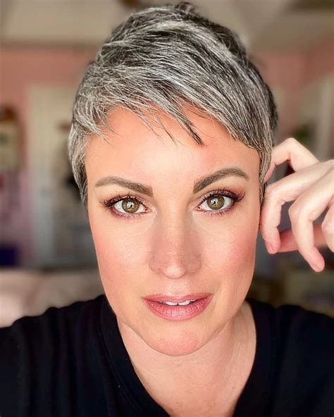 19 Very Short Haircuts For Women Trending In 2021