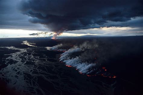 Hot In Iceland Volcanic Eruptions Meet The Aurora Borealis New York Post