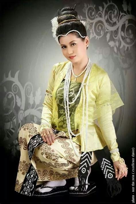 Rakhine Traditional Dress In Myanmar Traditional Dance Traditional