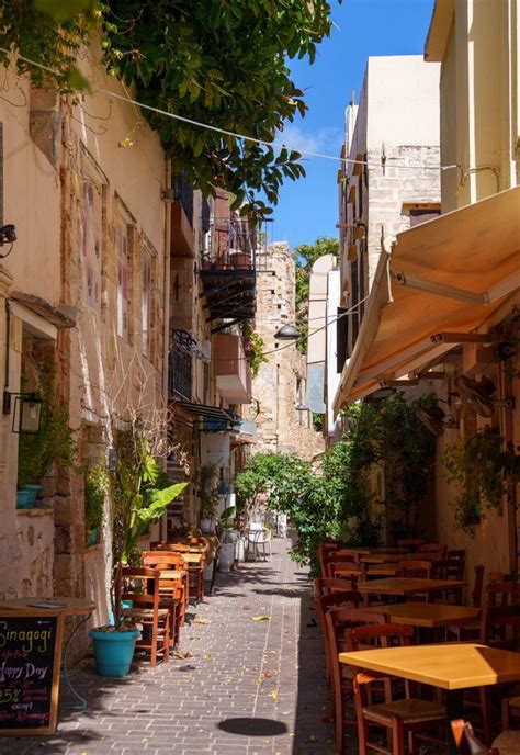 A Walking Tour Of Chania Old Town In Crete Discover Greece