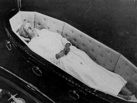 photos of famous dead bodies celebrity open casket funerals page 3